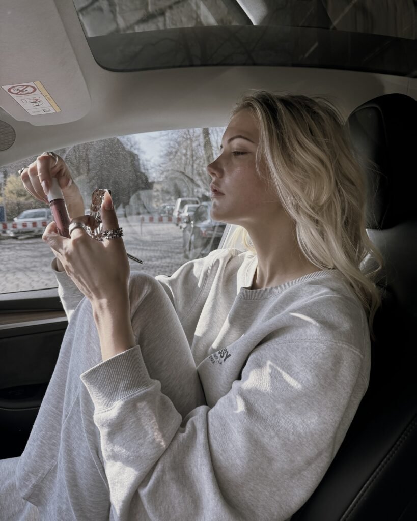 lotte-nielsen-dupe (1)